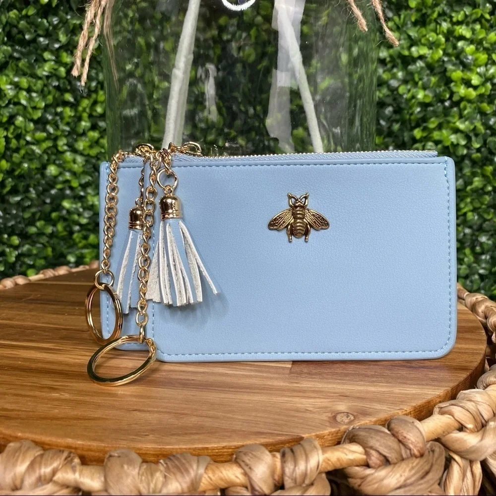 Queen bee‎ 🐝 light blue